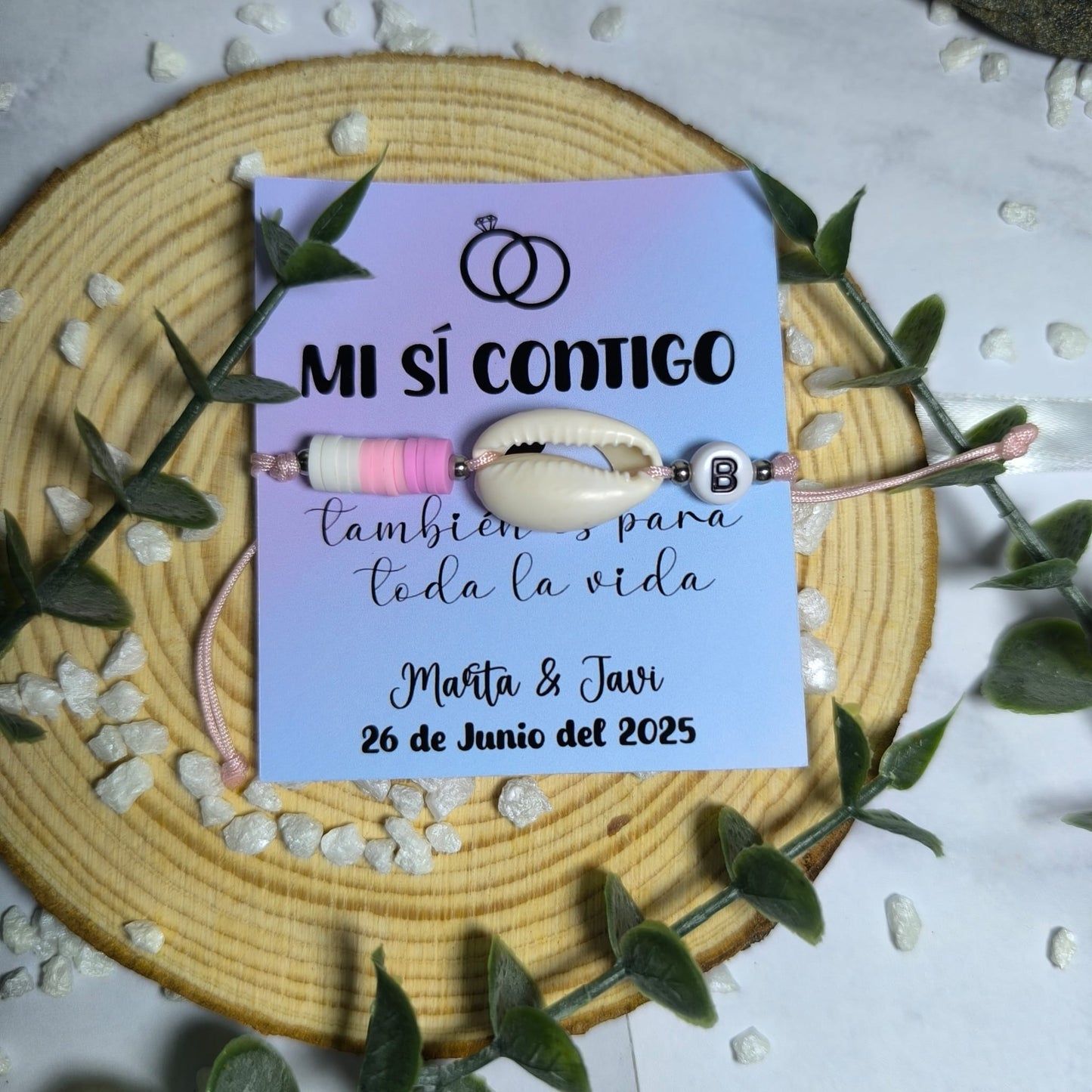 Pulsera personalizada con inicial y concha + tarjeta personalizada de boda