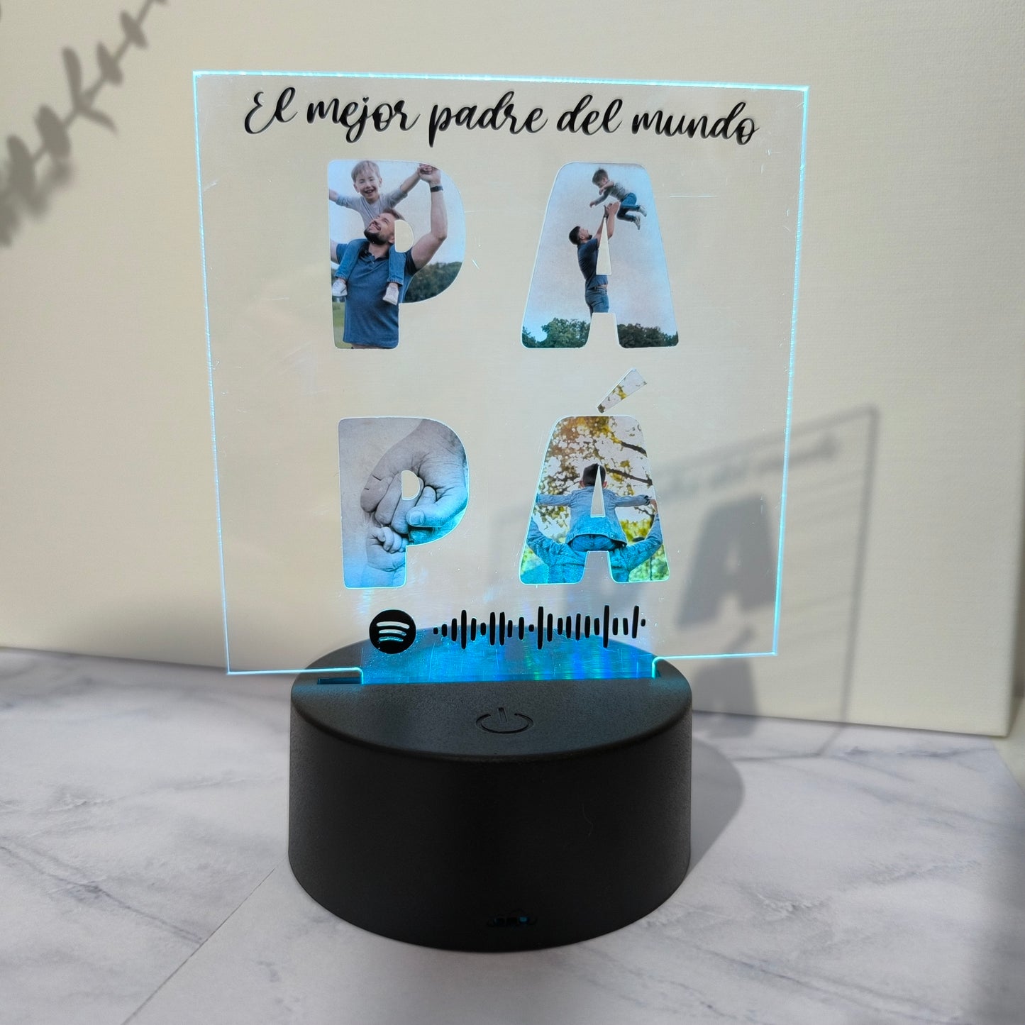 Lámpara personalizada Día del Padre con fotos y código Spotify