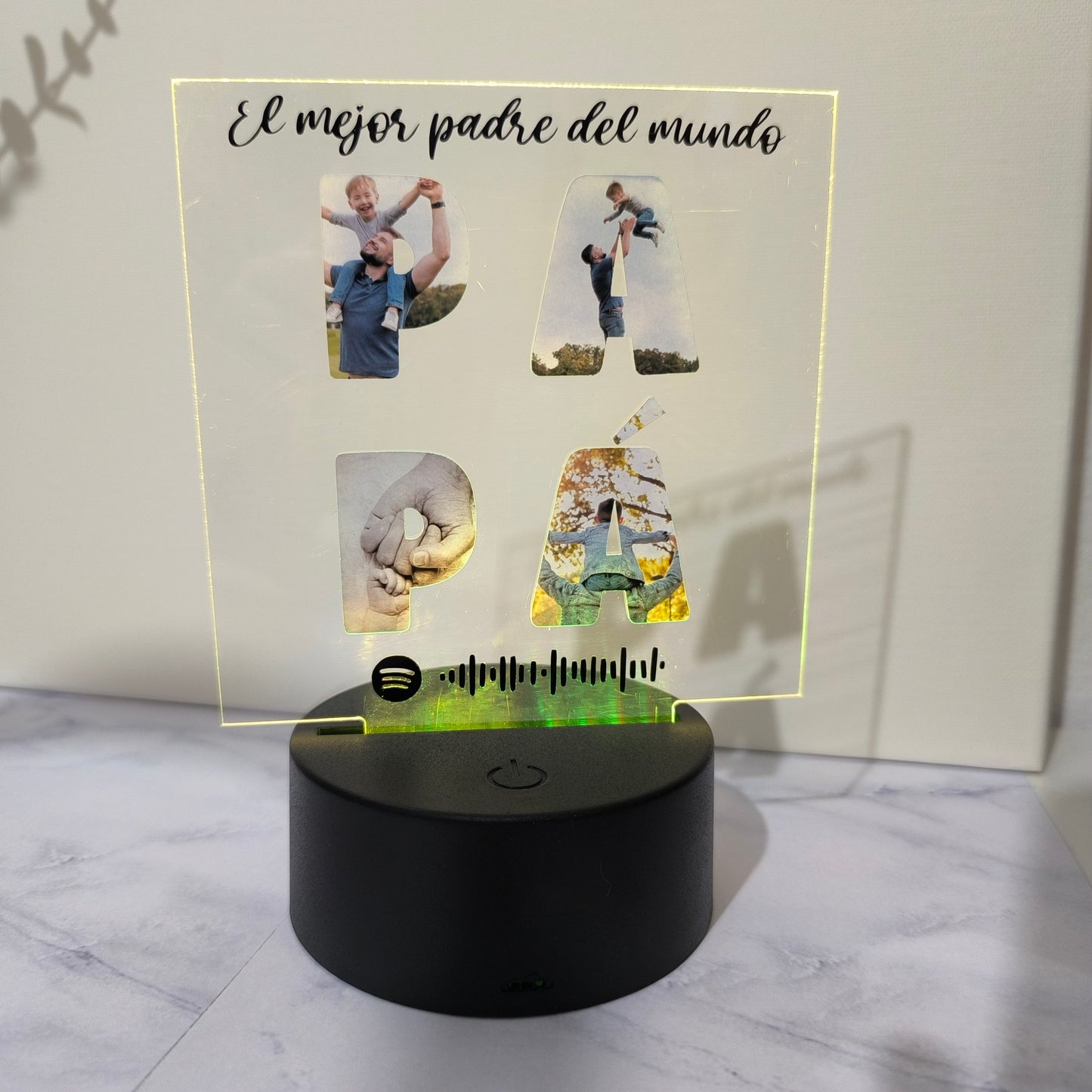 Lámpara personalizada Día del Padre con fotos y código Spotify