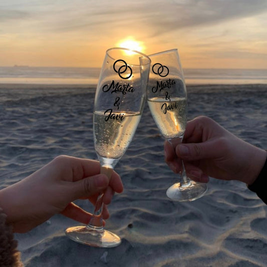 🥂 Copas de Champán Personalizadas con Nombres + Silueta de Alianzas