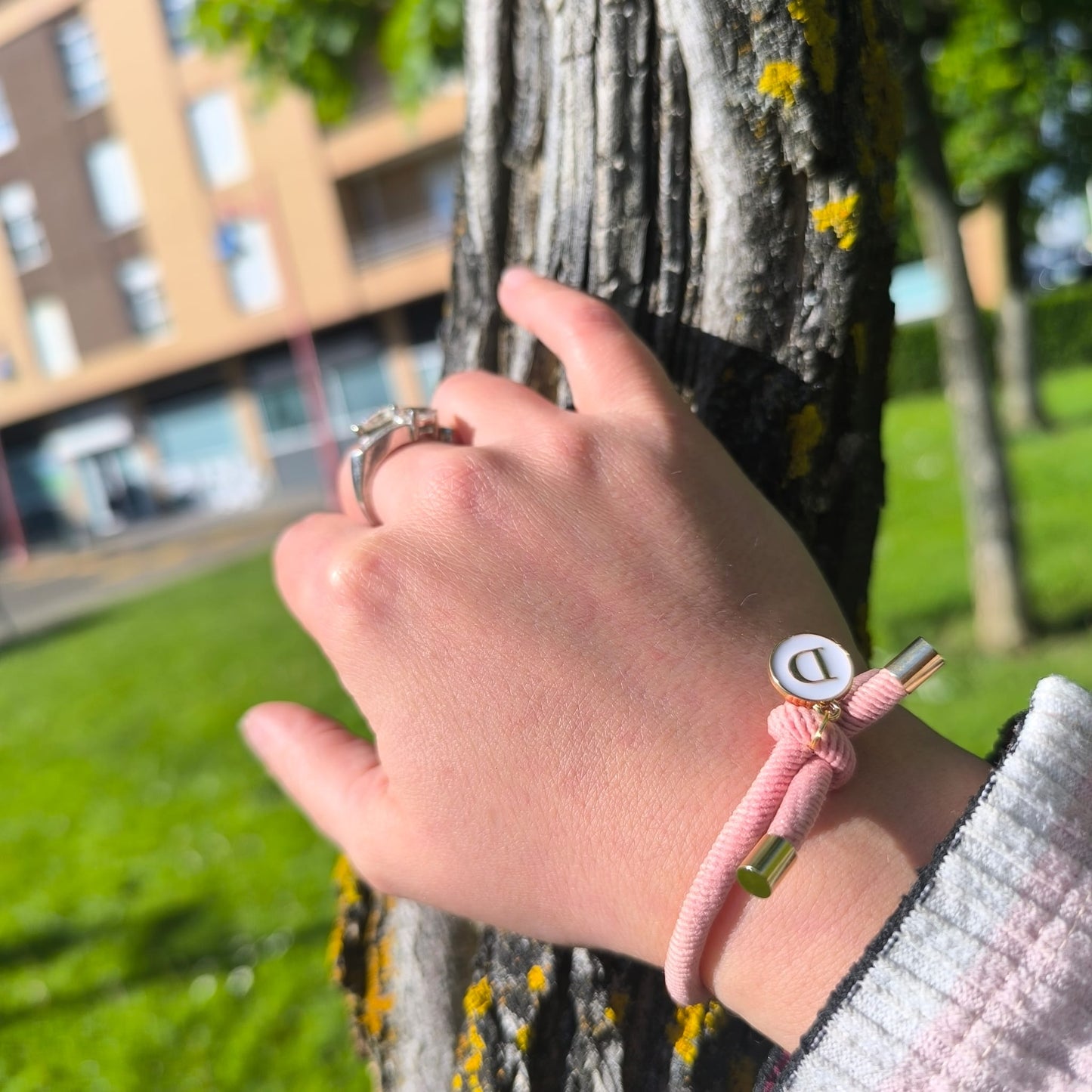 Pulsera personalizada con inicial + tarjeta de boda personalizada