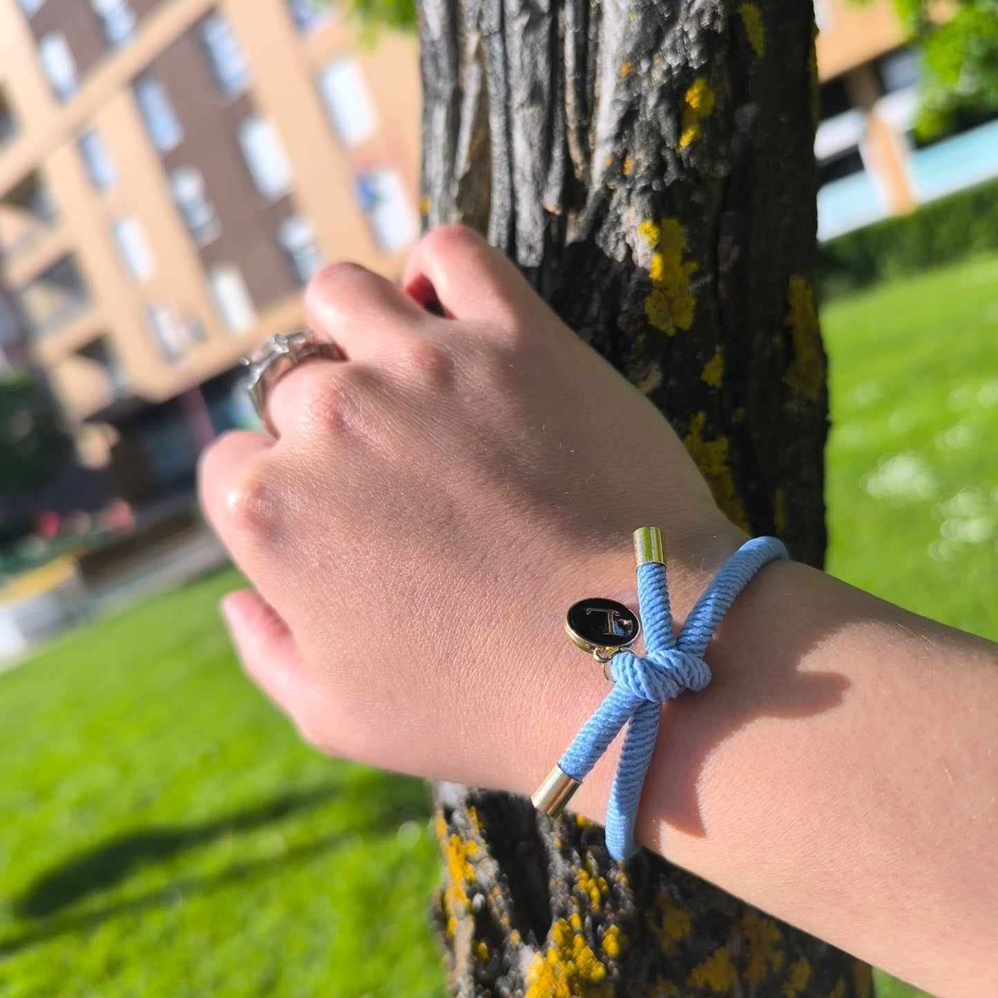 Pulsera personalizada con inicial + tarjeta de boda personalizada