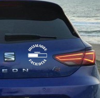 Vinilo adhesivo “Instalando paciencia”  (12cm) – Alta calidad exterior