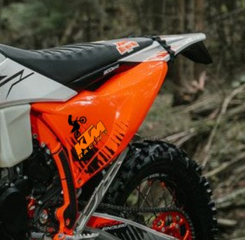 Vinilo adhesivo KTM RACING (12cm) – Alta calidad exterior
